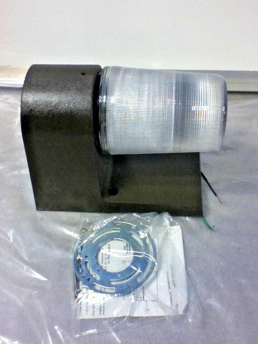 Hubbell NRG-121 LIGHT FIXTURE