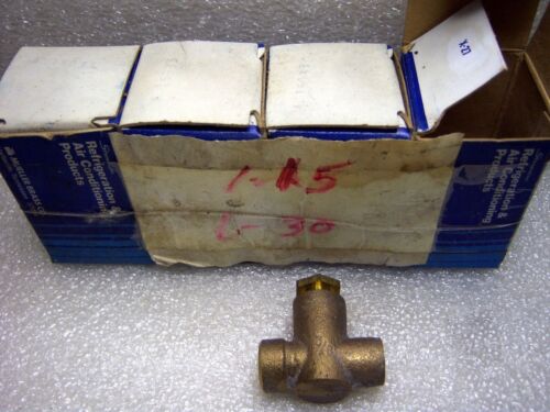 4 Mueller Brass Valves A15033 3/8"