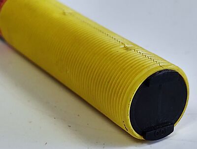 Banner Engineering S18AW3FF100Q1 33691 Photoelectric Proximity Sensor