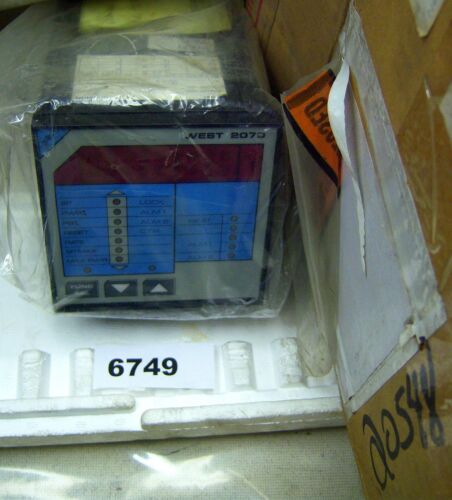 West 2070 Temperature Controller 2070-L02-T1416-00-H21-00