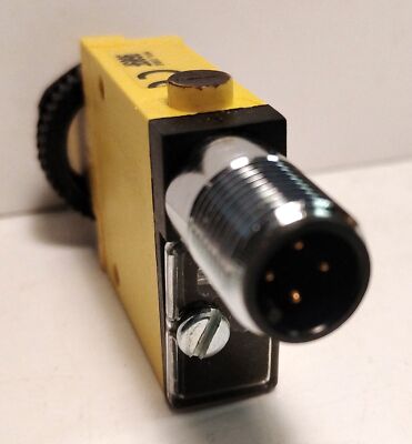Banner Engineering SM312CV2QD 26903 10-30 V DC Photoelectric Proximity Sensor
