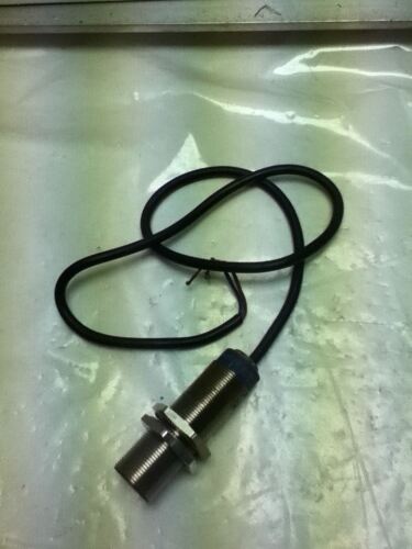 Square D XS1M18DA230 Proximity Switch