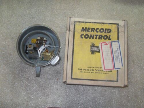 1 MERCOID CONTROLS DAF-31-3-8 PRESSURE SWITCH