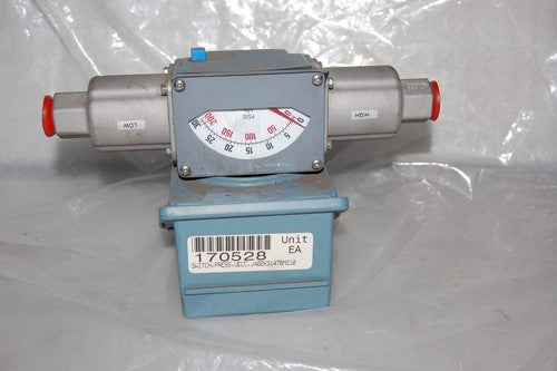 United Electric J402K-S147B-M210 3-30 PSI Differential Pressure Switch