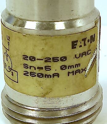 Cutler-Hammer E57MAL18A2B1-Z 20-250 V AC Inductive Proximity Sensor