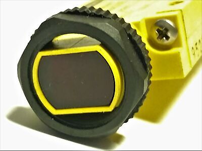 Banner Engineering 26058 / SMA31E Photoelectric Proximity Sensor
