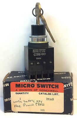 Honeywell Micro Switch 7PA45 125 V DC / 150 V AC 3-Position Locking Key Switch