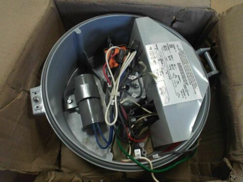 CROUSE HINDS LIGHT FIXTURE VMVM175/MT