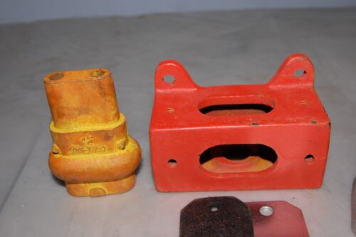 Cooper Crouse Hinds X8381-1 Flange Receptacle W/base