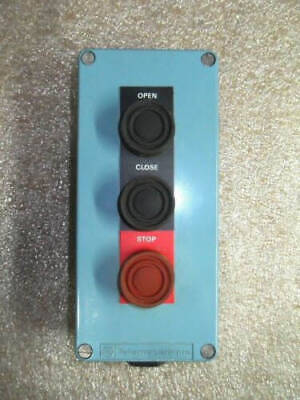 Telemecanique XAP-M3503 OPEN/CLOSE/STOP Push Button Pendant Station
