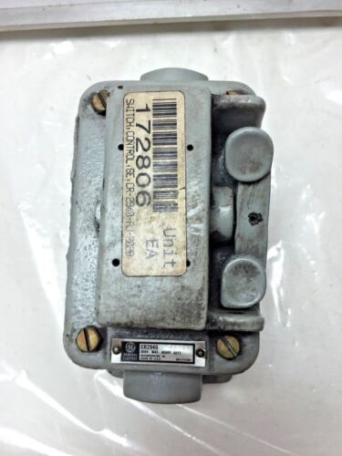 GE CR2940AJ202B Heavy Duty Water Tight Pushbutton Switch