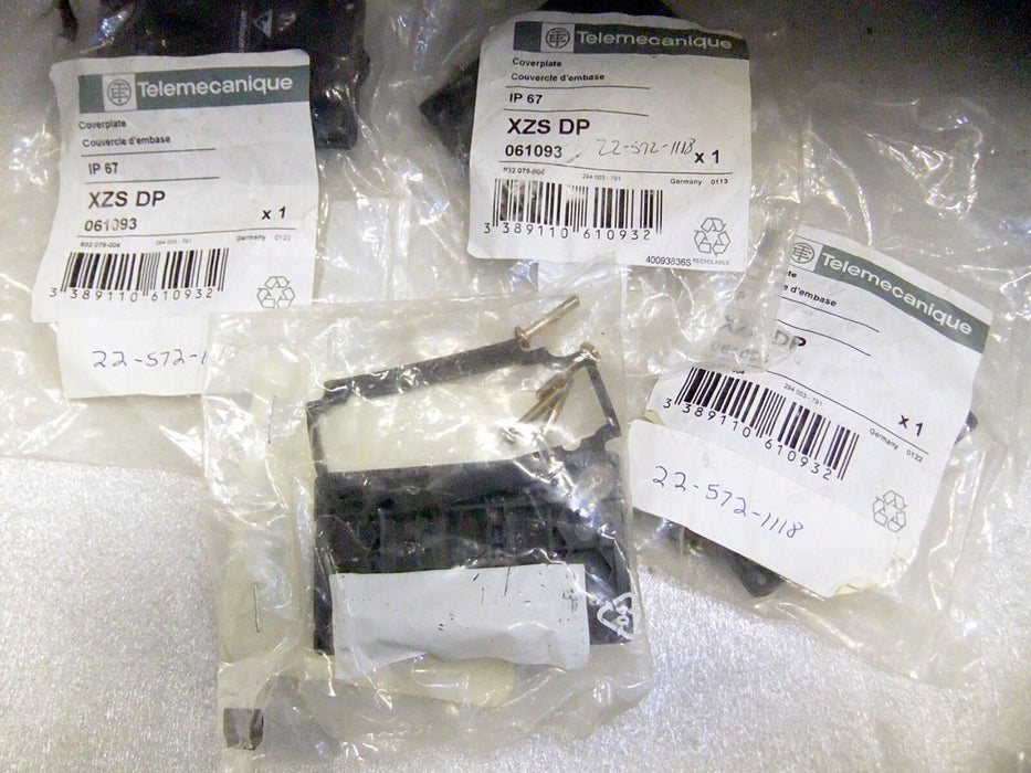 LOT OF 4 TELEMECANIQUE XZS DP SENSOR BASE