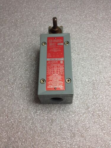 Allen-Bradley 802XR-H1F7A LIMIT SWITCH