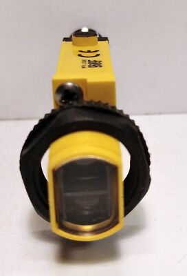 Banner Engineering SM312CV2QD 26903 10-30 V DC Photoelectric Proximity Sensor