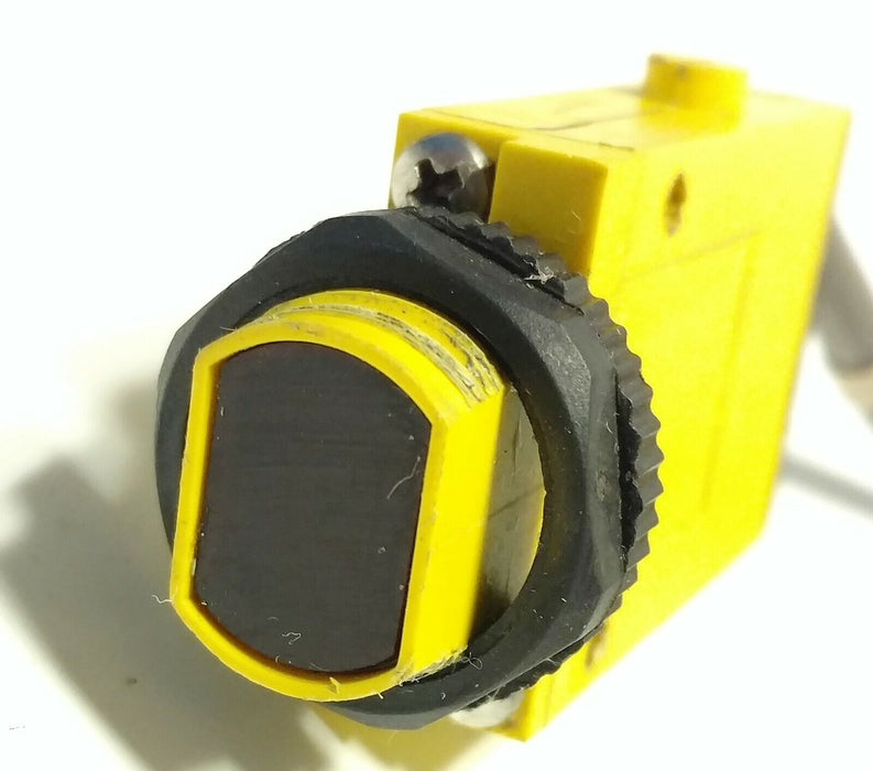 Banner Engineering 26058 / SMA31E Photoelectric Proximity Sensor