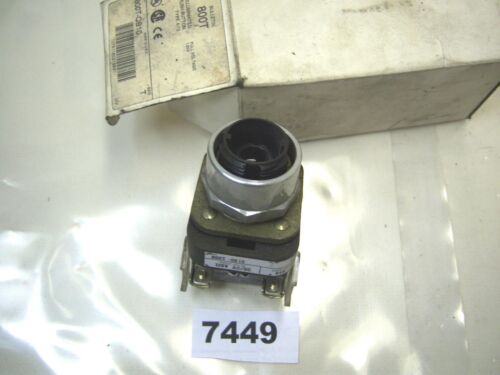 Allen-Bradley Push Button 800T-QB10 Illuminated 120V 1NO 1NC