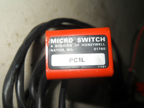 2 MICRO SWITCH PC1L PHOTOELECTRIC SENSOR