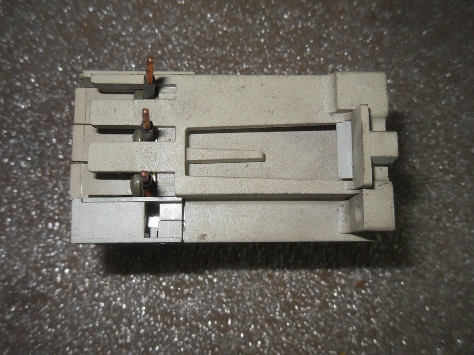 Cutler-Hammer C306DN3 32A 3-Pole Relay