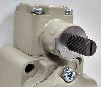 Azbil 1LS-J550GEC Rotary Limit Switch