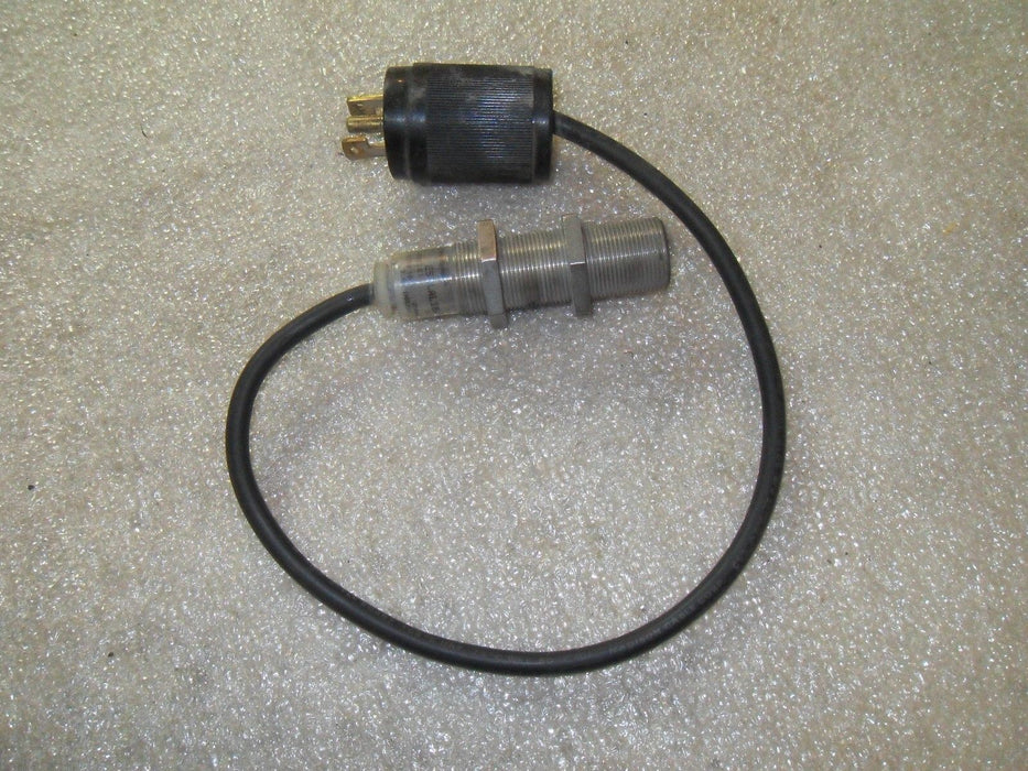 Cutler-Hammer E57LAL18A2 Inductive Proximity Switch