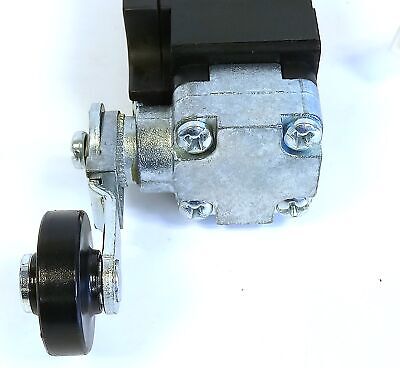 Crouzet 83850301 Roller Lever Rotary Limit Switch