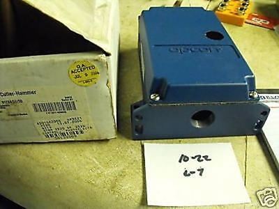 Cutler-Hammer 8172AS5150 Opcon Series A 15-30VDC Photoelectric Controller
