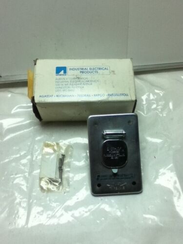 RUSSELSTOLL 8704 Receptacle Outlet