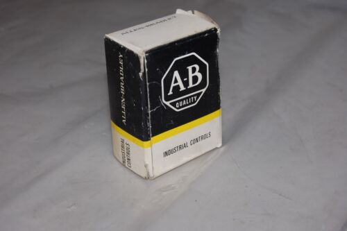 Allen-Bradley 800H-W140 BLANK LEGEND PLATE LOT OF 10