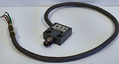 Honeywell 914CE2-3A Roller Plunger Limit Switch