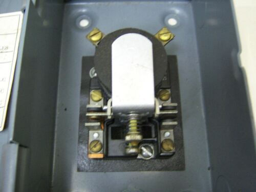 Cutler-Hammer 9575-H711B Relay 220 V 10A 220VAC 1/4 HP in Enclosure