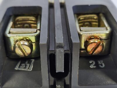 Challenger CF2025 2 Pole 600 VAC 25 A Circuit Breaker