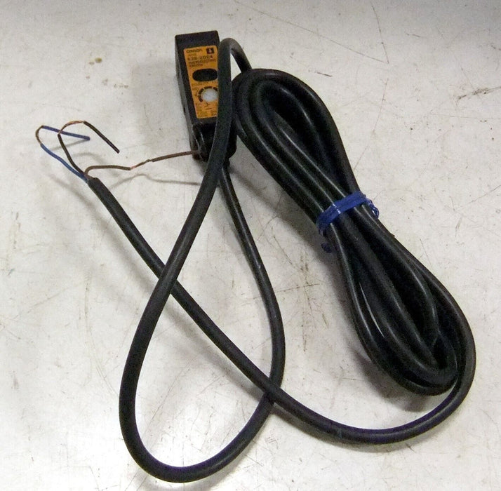Omron E3S-2DE4 Photoelectric Sensor