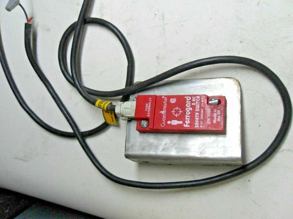 Guardmaster EN 1088 Safety Switch with Cord
