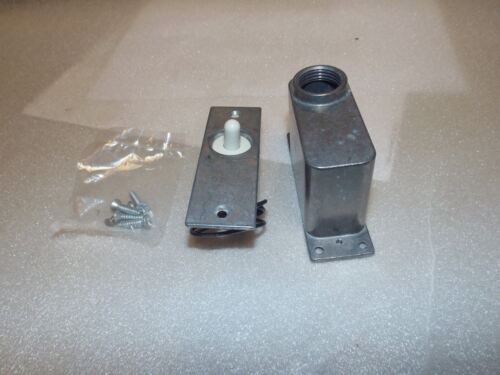 Thomas & Betts 4YF22 Automatic Door Operated Light Switch
