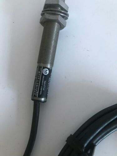 Allen-Bradley 871T-L2A12 Proximity Sensor