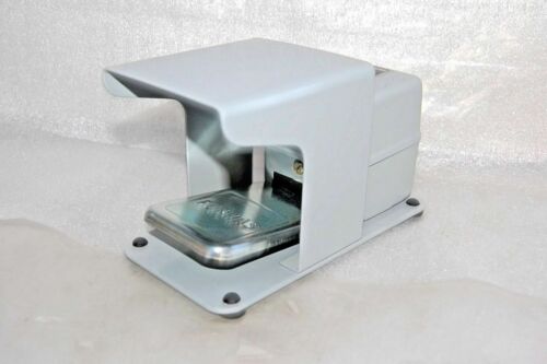 Furnas X2158AG Foot Switch Single Pedal Enclosure W/ Petal Guard