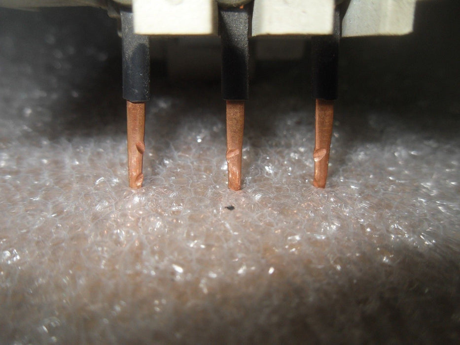 Cutler-Hammer C306DN3 32A 3-Pole Relay