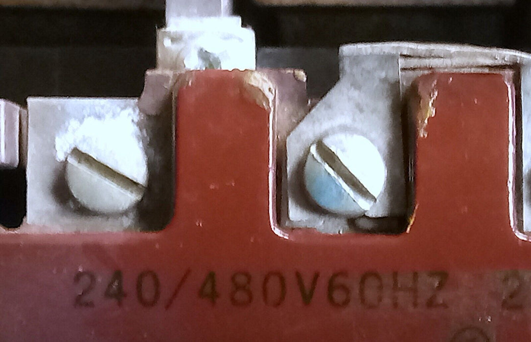 Cutler-Hammer A10GNO 200-575 V 270 A NEMA SIZE 5 200 HP Starter