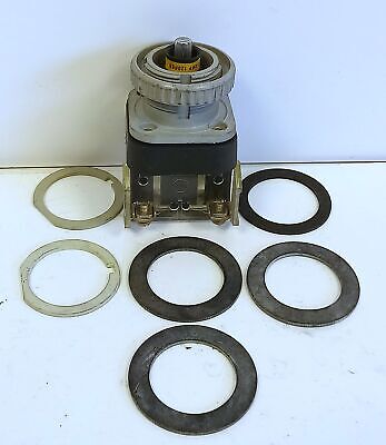 Allen-Bradley 800H-QR10R 120 V Red 30.5 mm Pilot Light w/ Lamp No Lamp Cover