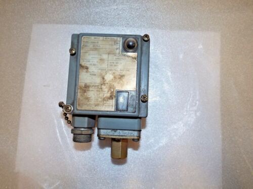 Square D 9012-GCW-1 Pressure Switch