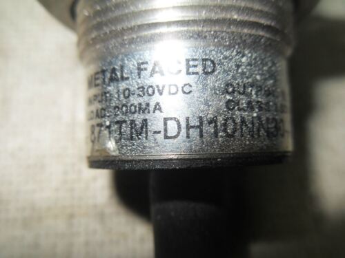 1 Allen-Bradley 871TM-DH10NN30-A2 PROXIMITY SWITCH