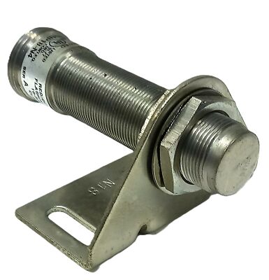 Allen-Bradley 871TM-D5NP18-N4 Ser C 10-30 V DC Inductive Proximity Sensor