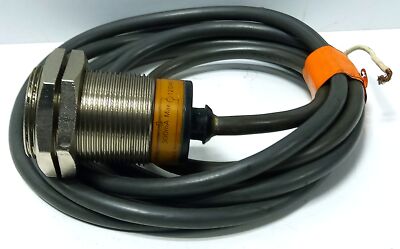 Omron E2E-X10Y1-53US 120 V AC Shielded Proximity Sensor