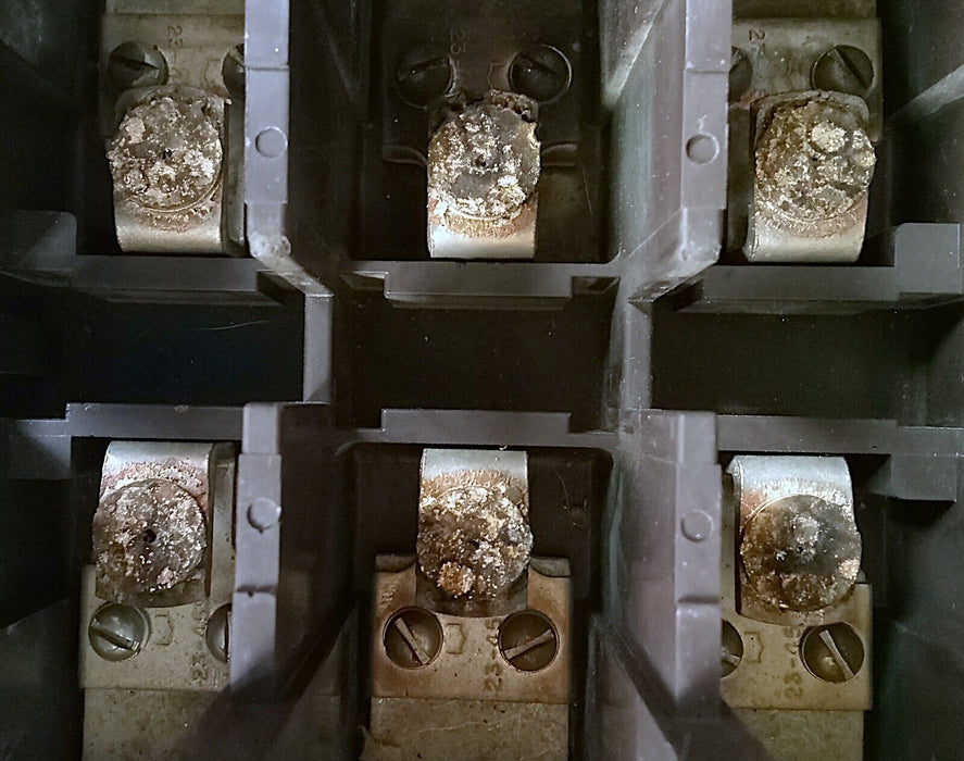 Cutler-Hammer A10GNO 200-575 V 270 A NEMA SIZE 5 200 HP Starter