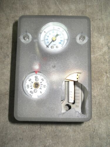 1 JOHNSON CONTROLS P-8000 PROPORTIONAL ACTION PRESSURE CONTROLLER