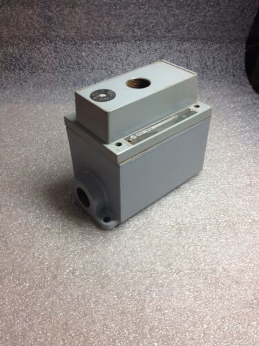 Allen-Bradley 8004-1HVXYM1 PUSH BUTTON STATION