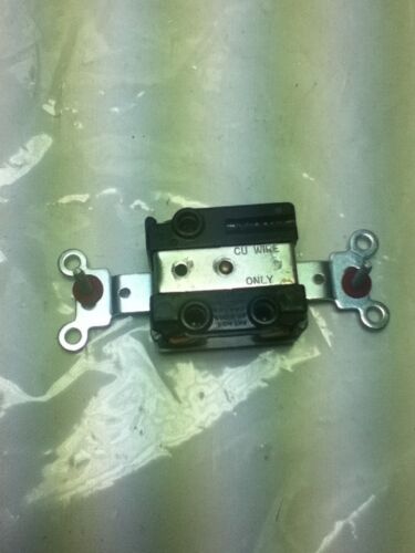 Hubbell 7582 RECEPTACLE