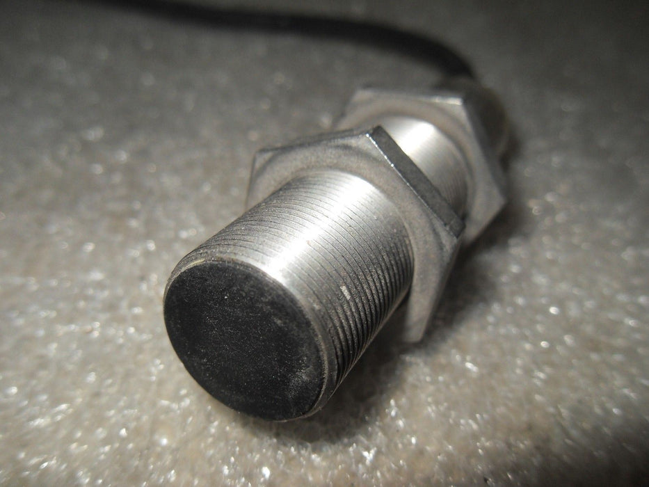 Cutler-Hammer E57LAL18A2 Inductive Proximity Switch