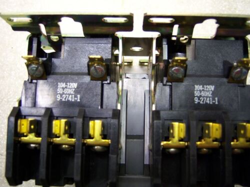 Cutler-Hammer Eaton C65DNA315A 15A Reversing Contactor