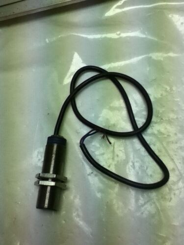 Square D XS1M18DA230 Proximity Switch
